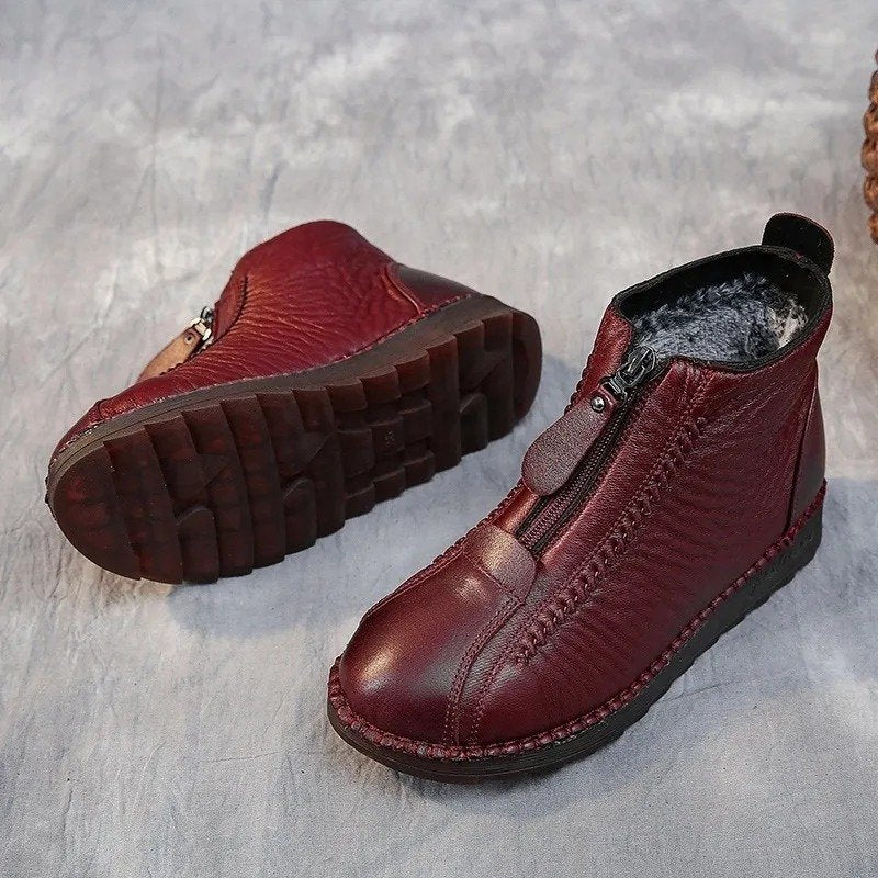 Non-slip ankle boots in faux leather: elegance and safety for everyday use