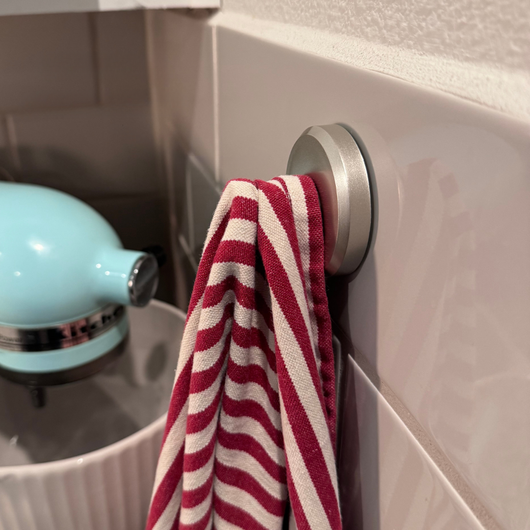 Ultra-lepící háček na přísavku, který lze podle potřeby přemístit